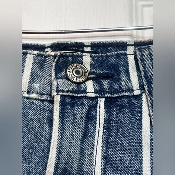 ABERCROMBIE & FITCH ANNIE striped High Rise Shorts - Picture 7 of 16